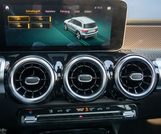 Fahrzeugabbildung Mercedes-Benz GLB 250 4Matic AMG Line PANO|AHK|LED|KEYLESS|KAM
