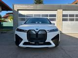 BMW iX xDrive40 Sportpaket ACC Anhängerkupplung 22" - BMW: Anhängerkupplung
