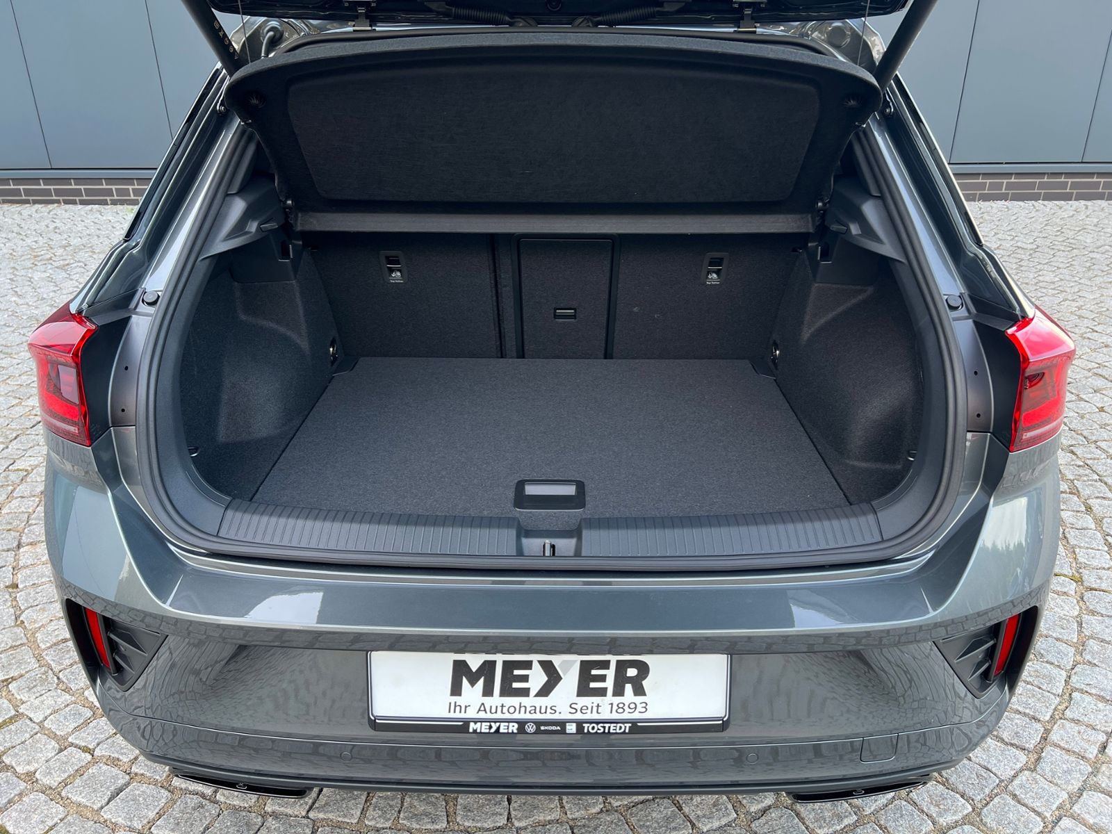 Fahrzeugabbildung Volkswagen T-Roc R-Line 2.0 TSI DSG 4MOTION *AHK, IQ.Light,