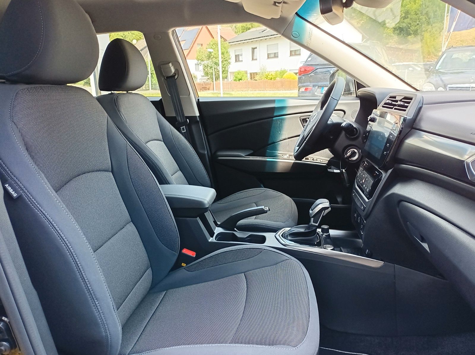 Fahrzeugabbildung KGM TIVOLI NOMAD+SH+KLIMAANLAGE+R.-KAMERA+10.25 ZOLL