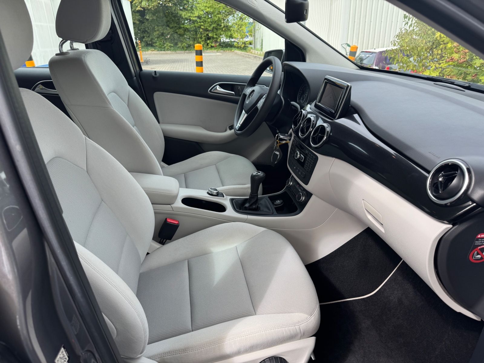 Fahrzeugabbildung Mercedes-Benz B 200 Navi+PDC+LED