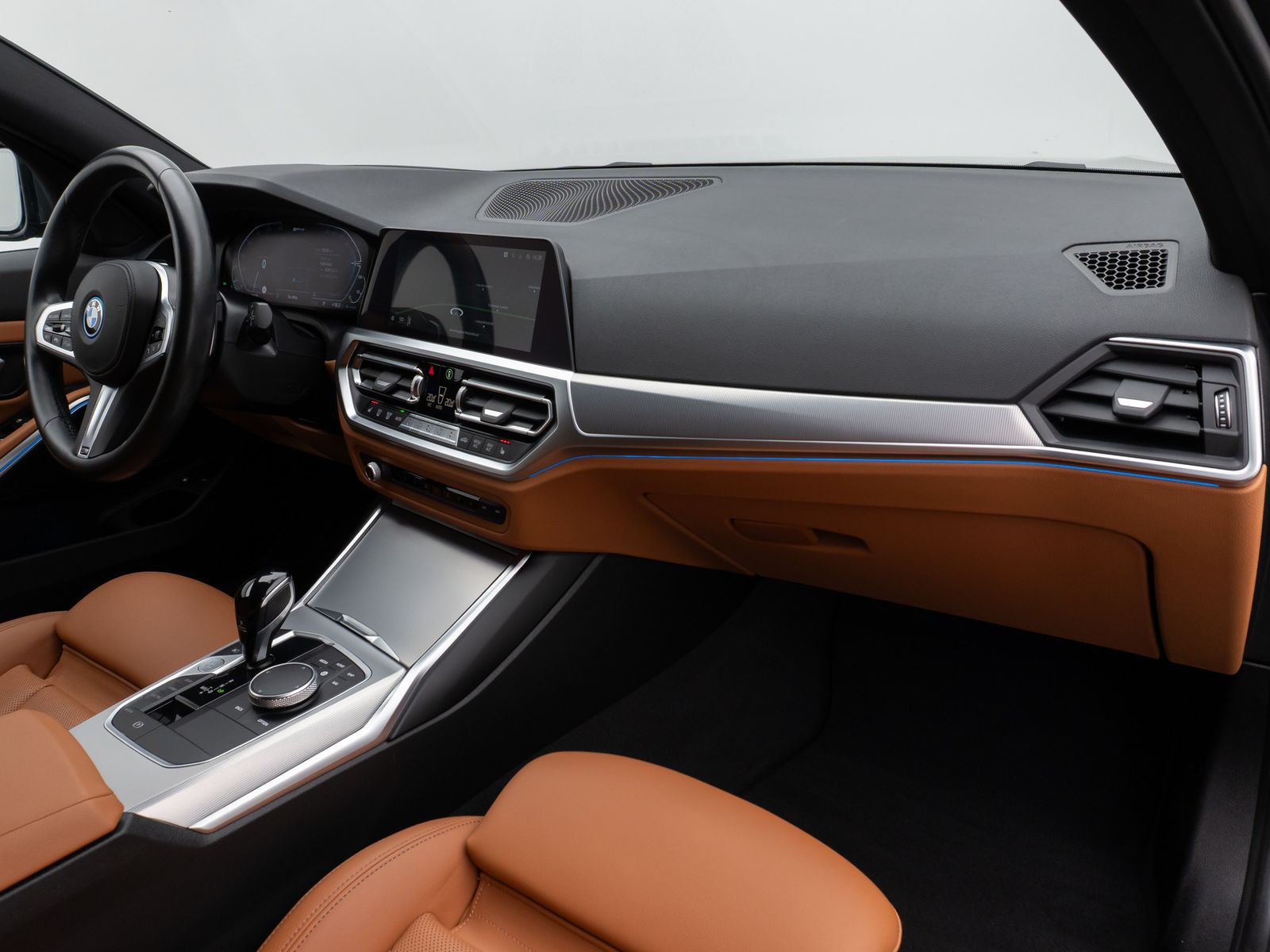Fahrzeugabbildung BMW 330e  M Sport Kamera Laser HUD DAB HiFi Komfort