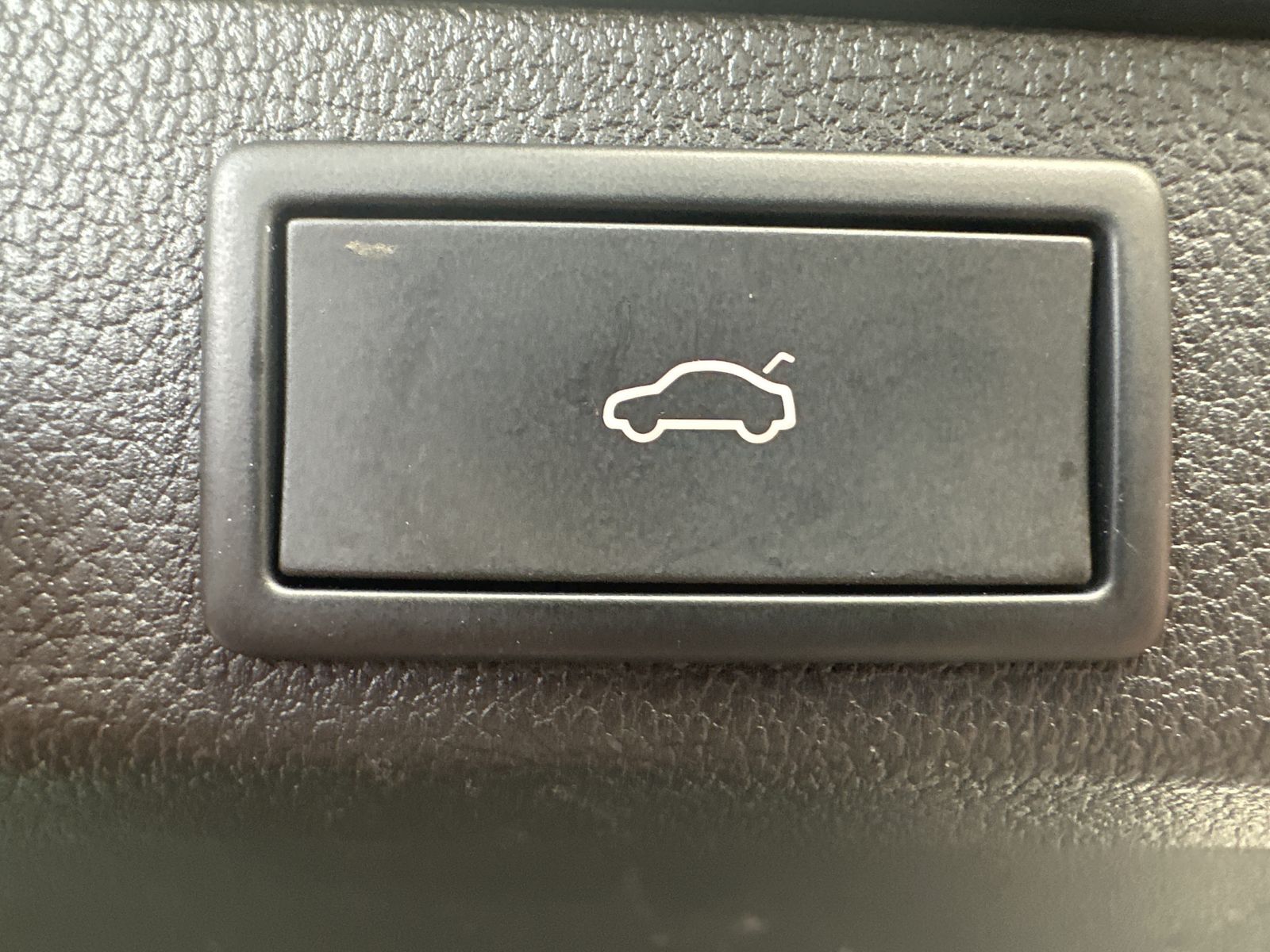 Fahrzeugabbildung SKODA Superb Combi 2.0 TDI DSG Style NAV+LED+360°+ACC