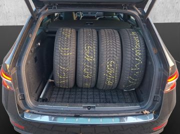 Skoda Superb Combi 2.0 TDI L&K AHK+KeyLess+LED+Navi