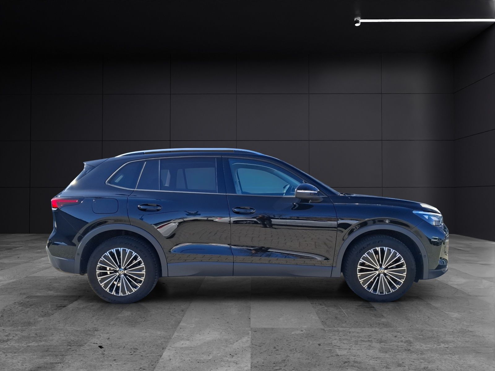 Fahrzeugabbildung Volkswagen Tiguan eTSI Life DSG Standhzg. LED AHK Navi AID