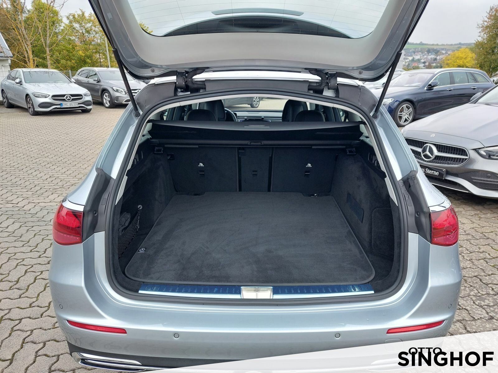 Fahrzeugabbildung Mercedes-Benz E 220 d T Avantgarde +AHK+Rü Kam+Distronic+LED+