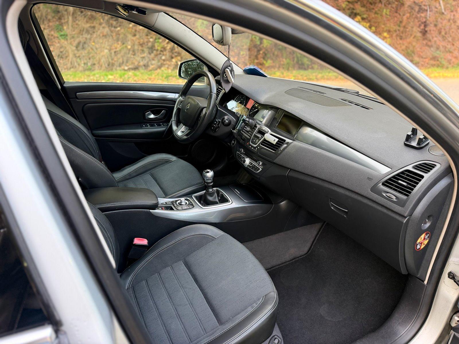 Renault Laguna 2010 — photo 14
