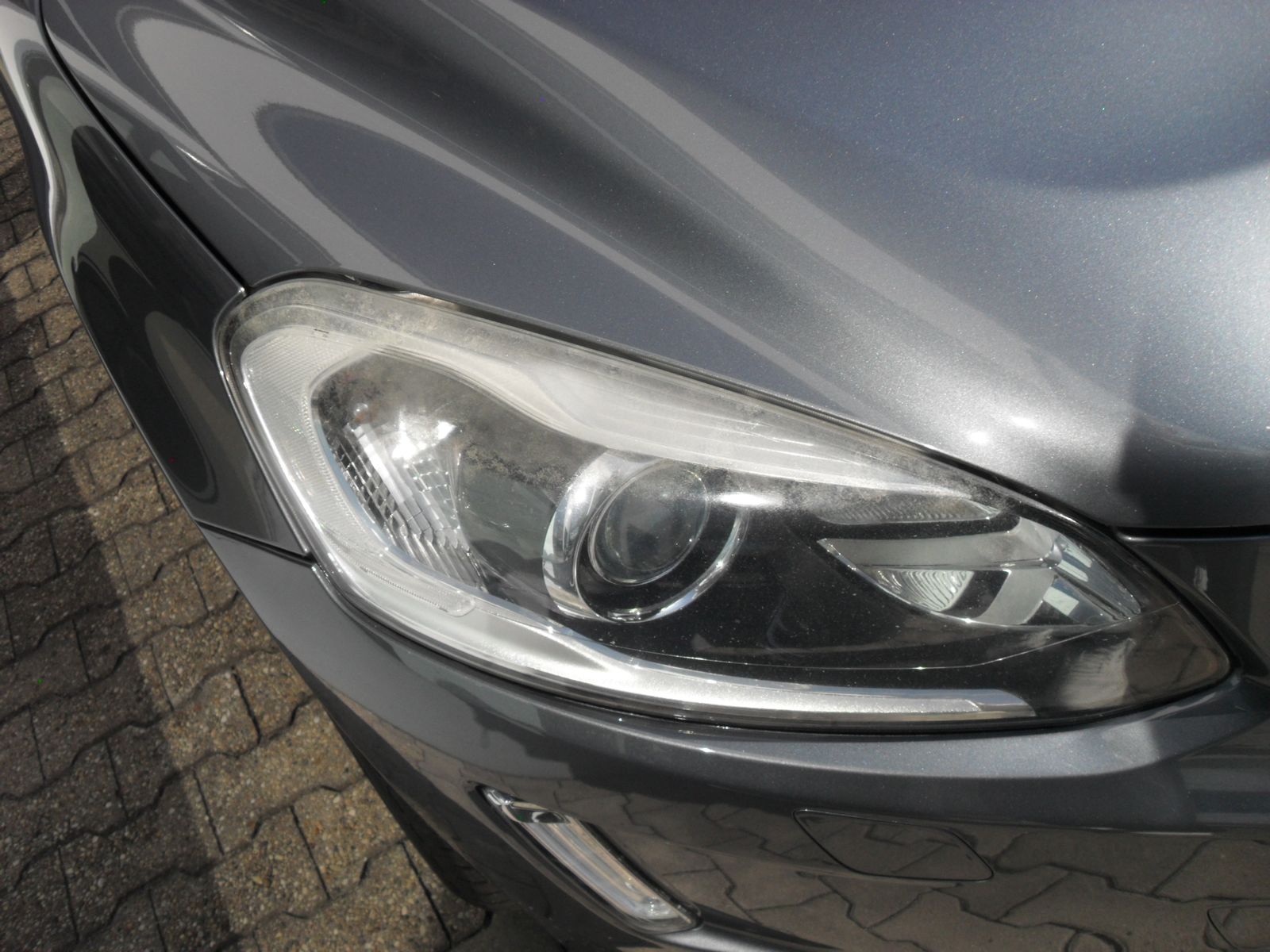 Fahrzeugabbildung Volvo XC 60 2.0 Automatik - Momentum 2WD