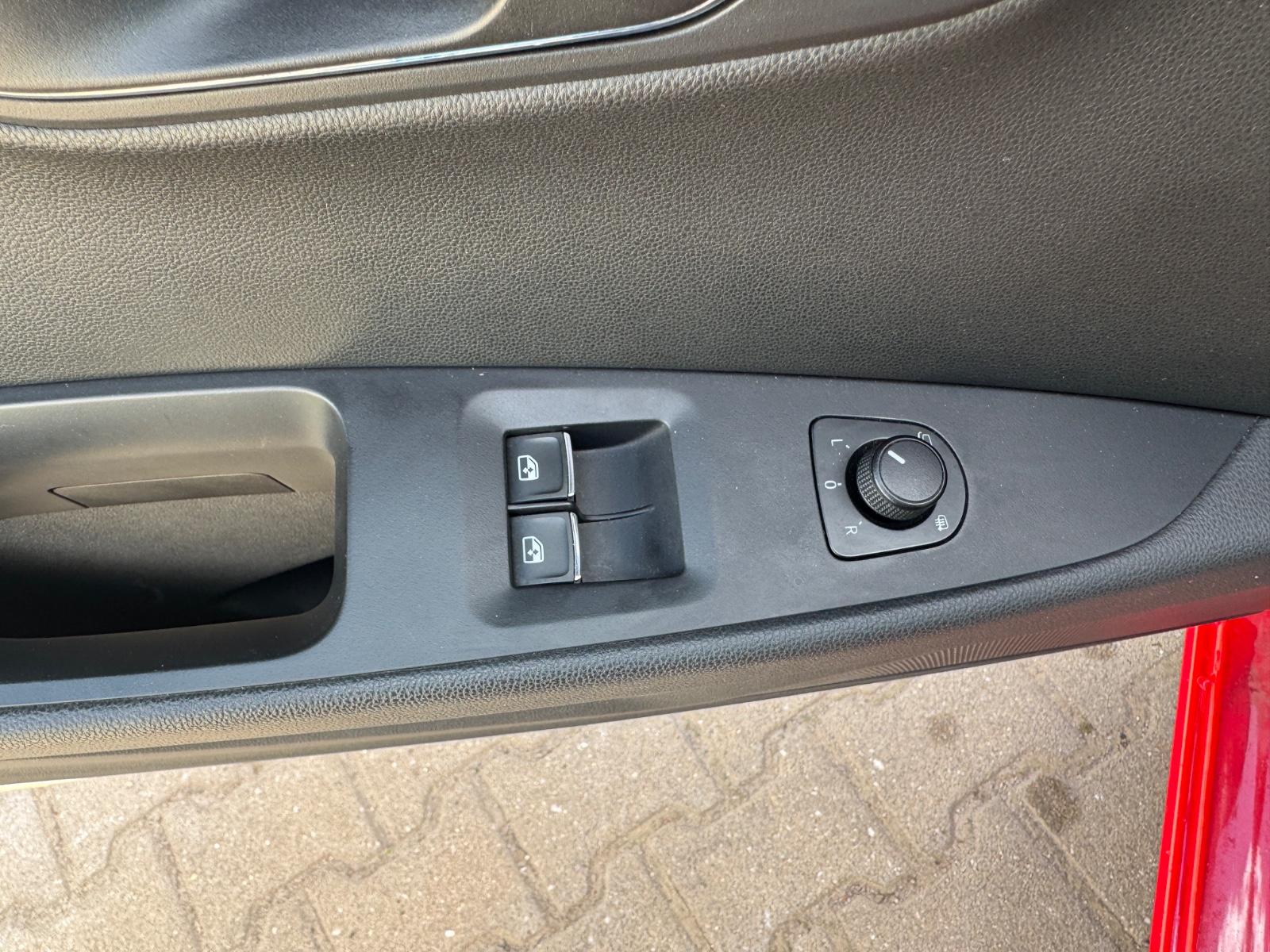 SEAT LEON SC FR 184CH - LED - GPS - ATTELAGE - RÉGULATEUR DE VITESSE - PACK SPORT - TOIT OUVRANT