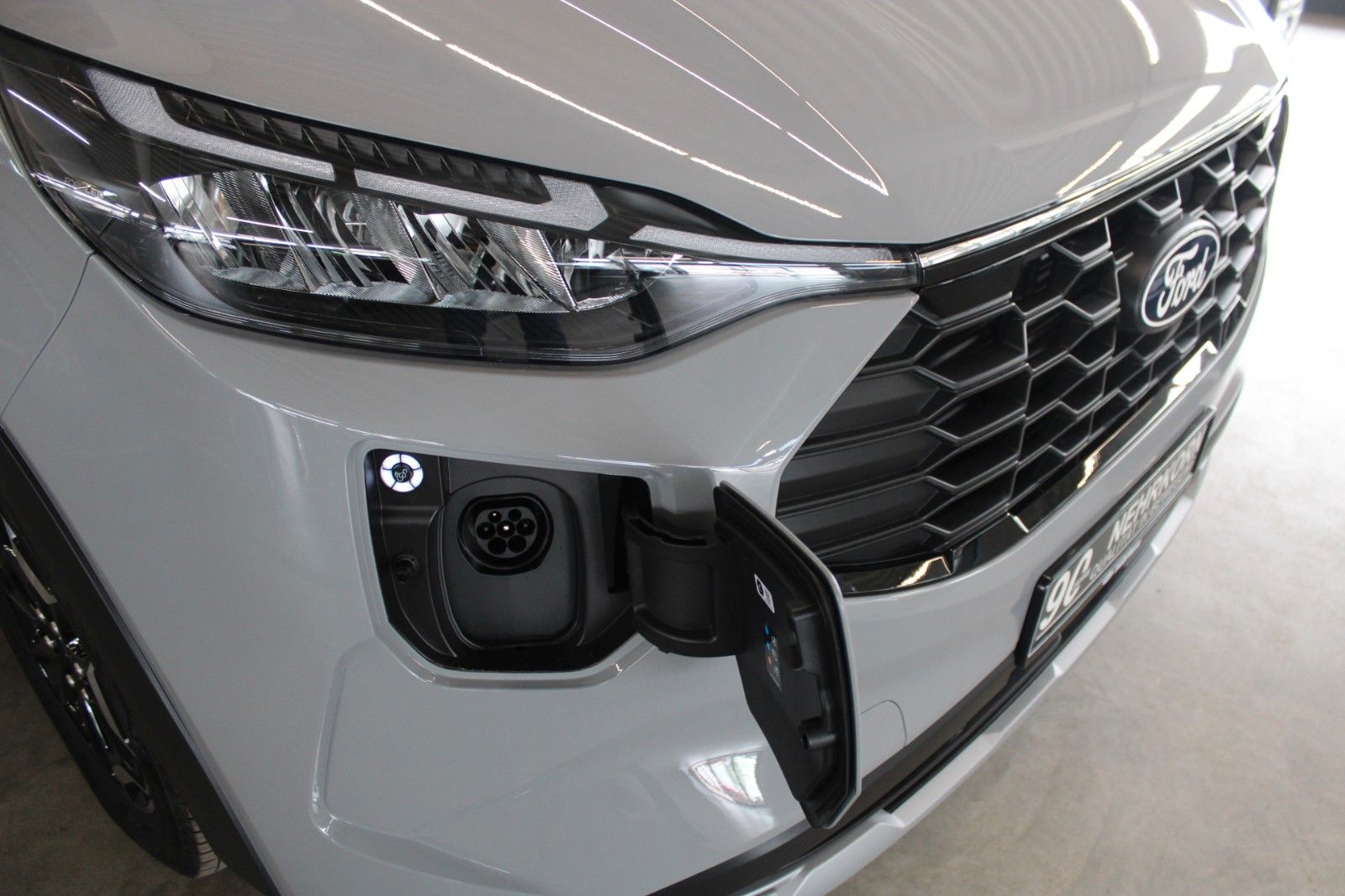 Fahrzeugabbildung Ford Tourneo Custom PHEV ACTIVE 8-Sitzer B&O NAVI LED