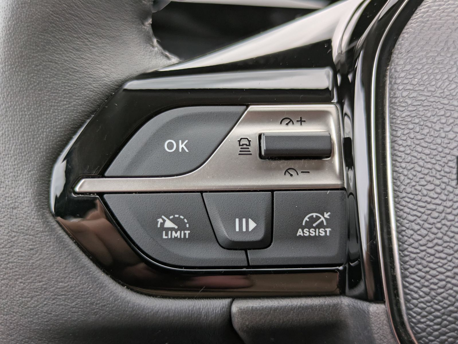 Fahrzeugabbildung Peugeot 308 Allure 1.2 AHK*360°KAMERA*ACC*LED*GARANTIE