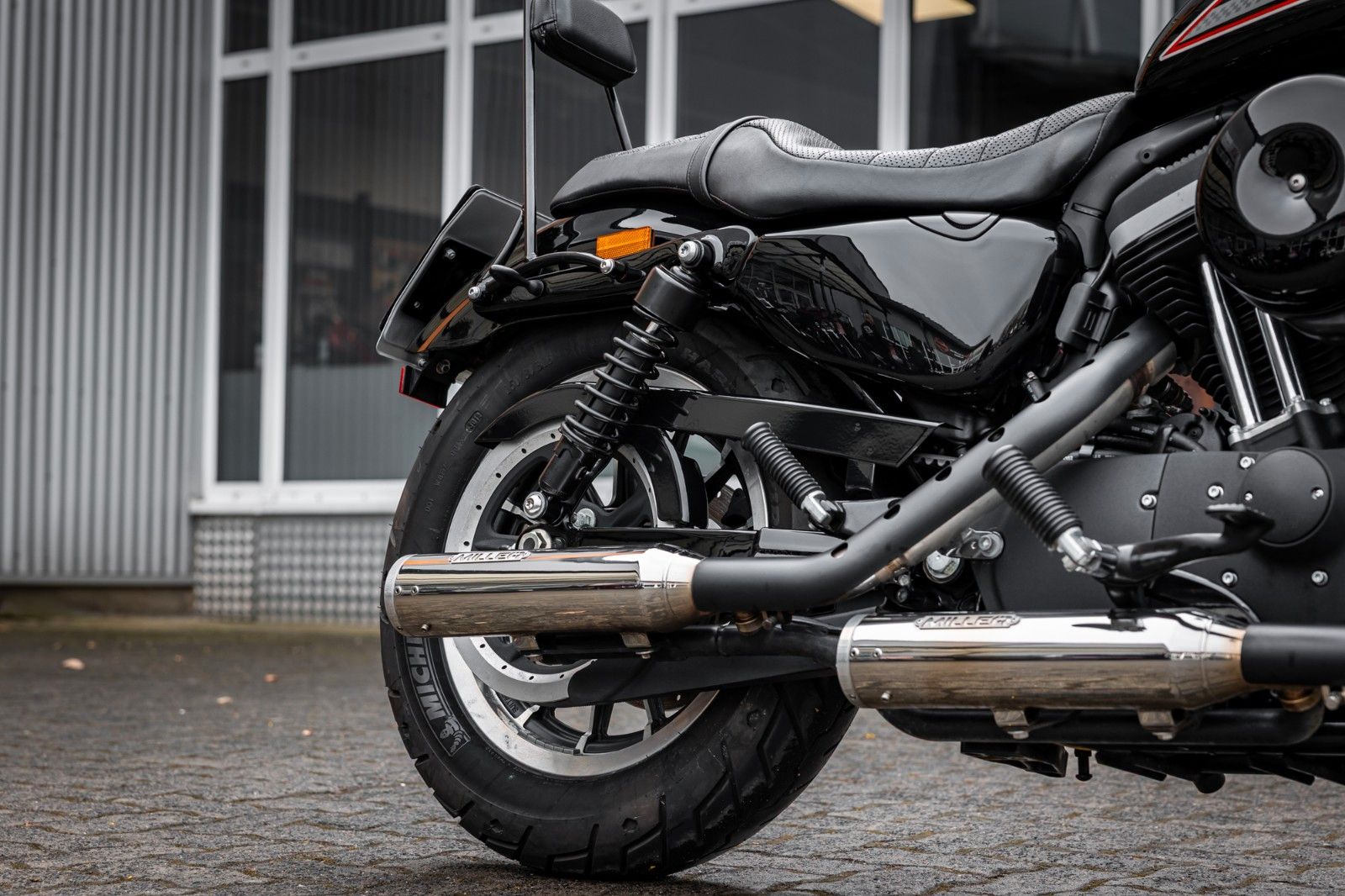 Fahrzeugabbildung Harley-Davidson Sportster XL883R Roadster - MILLER ABGASANLAGE -