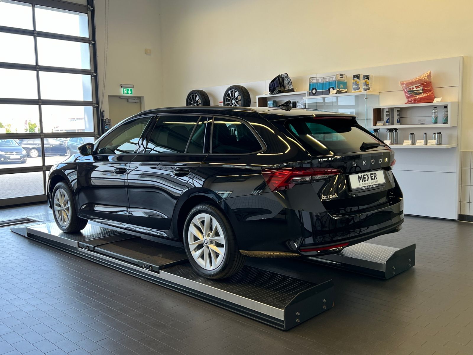 Fahrzeugabbildung SKODA Octavia Combi Selection 2.0 TDI DSG *AHK,Navi*