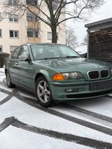 BMW 323i - - BMW 323 mit Benzin-Antrieb: Limousine, Automatik