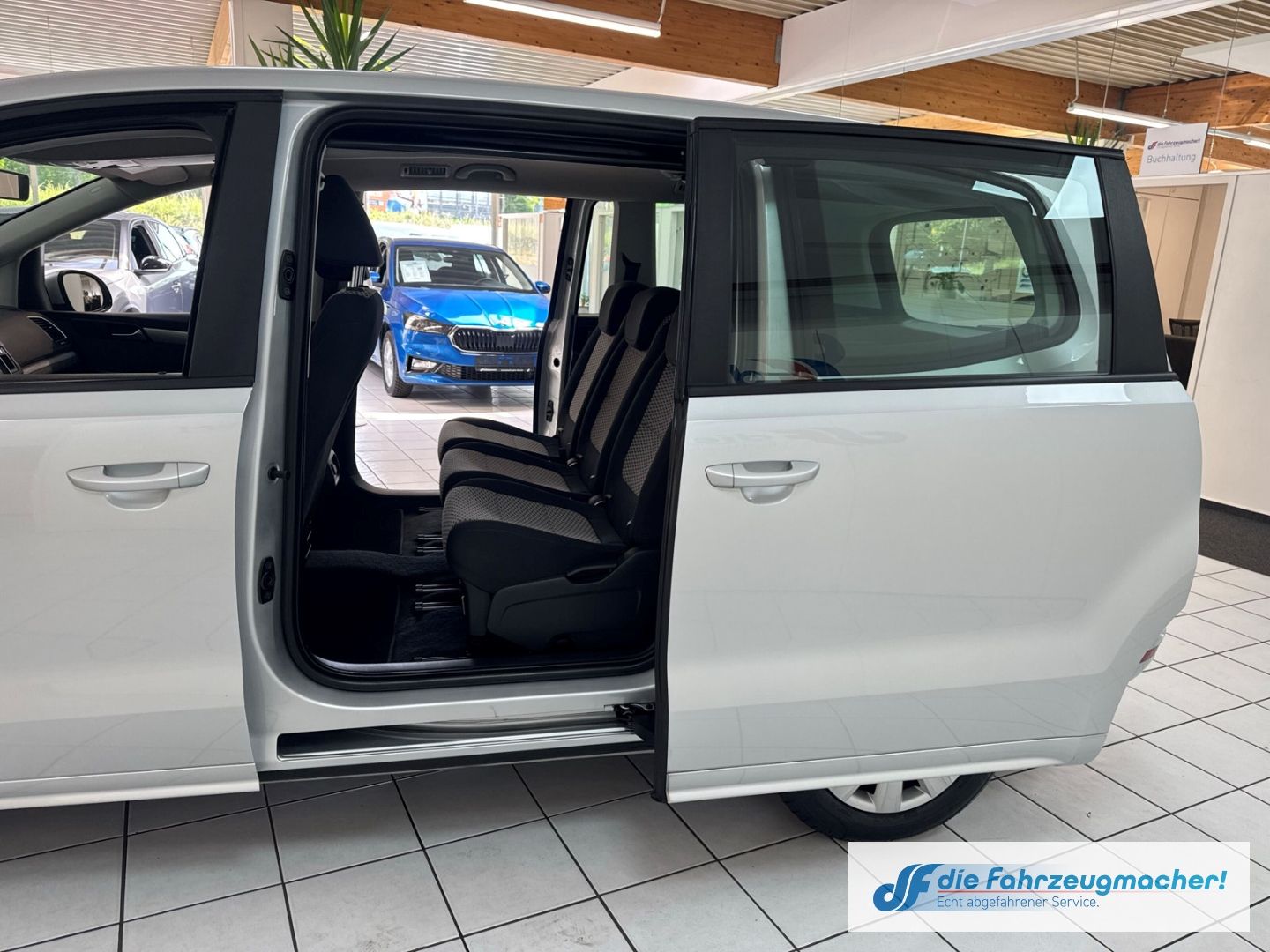 Fahrzeugabbildung Volkswagen Sharan Trendline BMT Dyn. Kurvenlicht Mehrzonenk