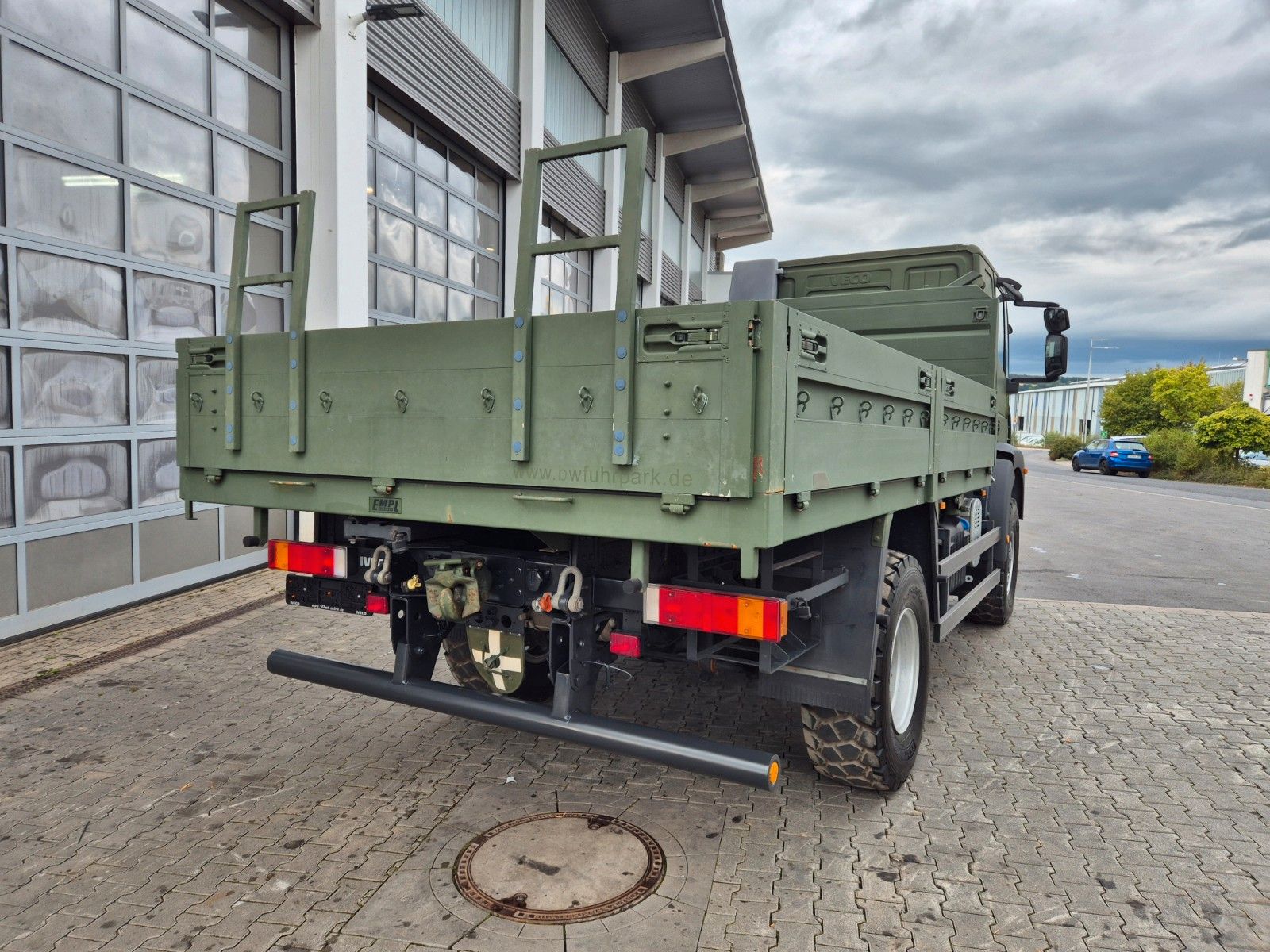 Fahrzeugabbildung Iveco Eurocargo ML100E22WM-BW 4x4 Pritsche L-Haus Bett