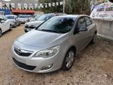 Opel Astra 1.3 CDTI 95CV S&S 5 porte Cosmo - Opel Astra mit Diesel-Antrieb: 1.3