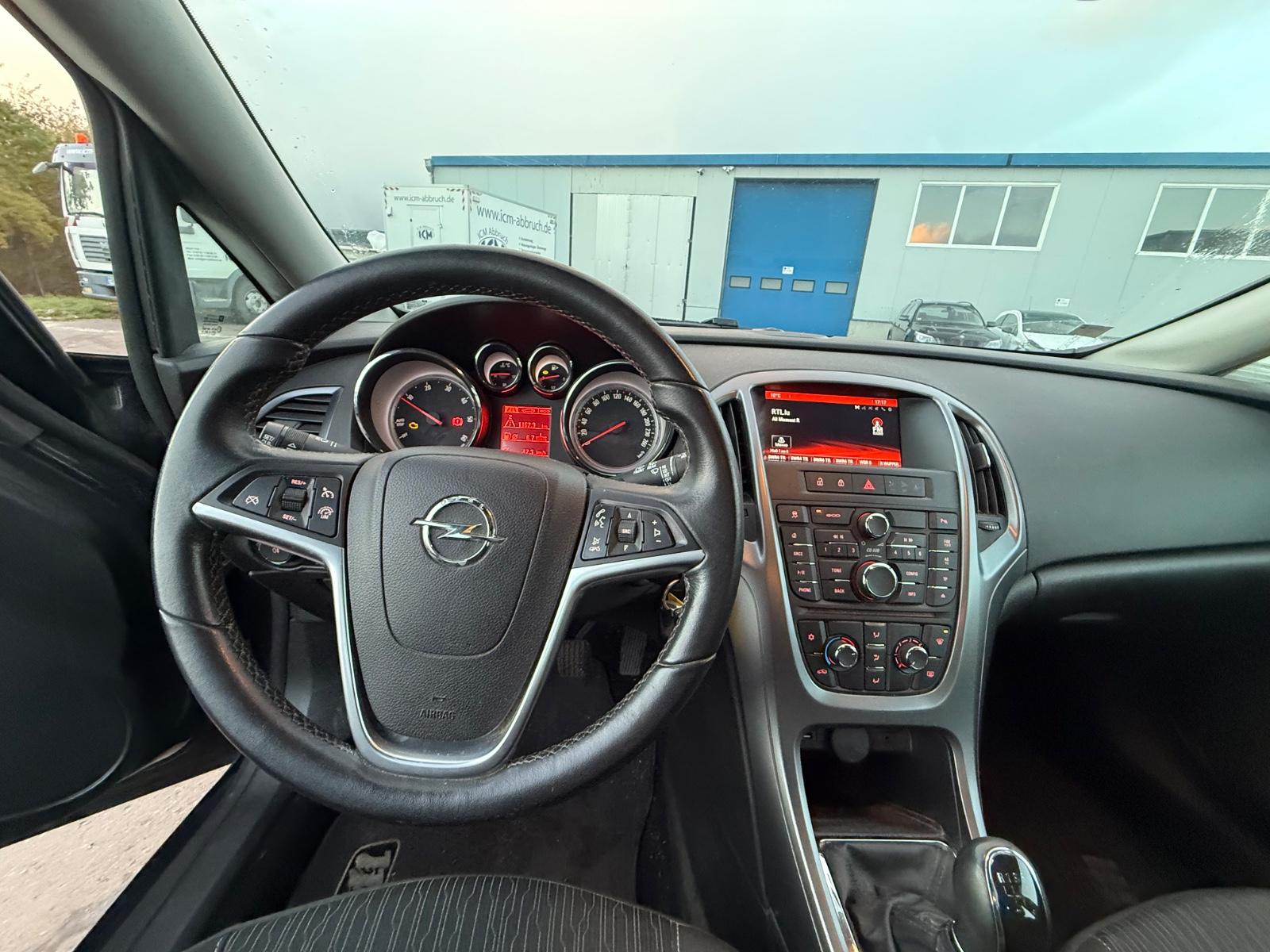 Opel Astra 2015 — photo 17
