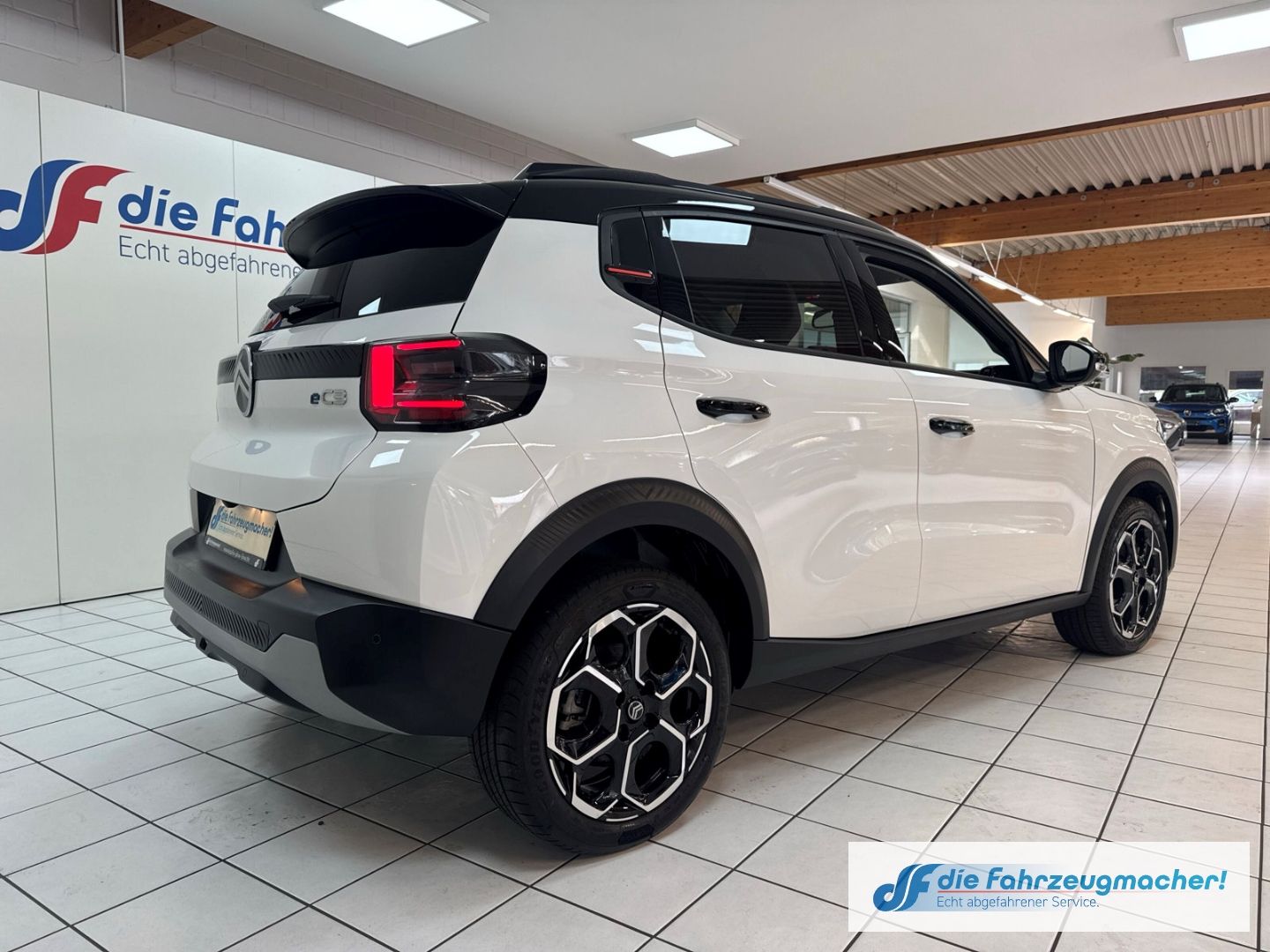 Fahrzeugabbildung Citroën C3 E 113 MAX HUD Navi Soundsystem LED Apple CarP