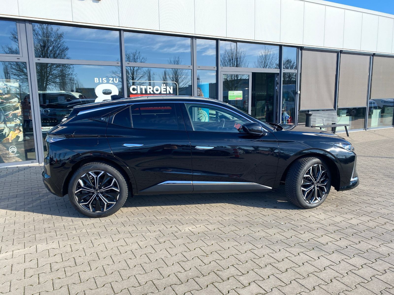 Fahrzeugabbildung DS Automobiles DS4 Benzin Automatik 130 ETOILE *LEDER*MatrixLED