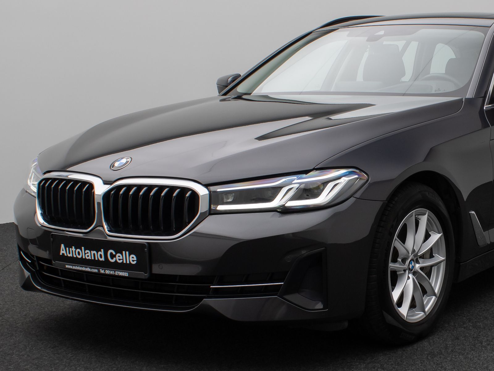 Fahrzeugabbildung BMW 530d Panorama Laser Kamera HUD DAB HiFi Komfort