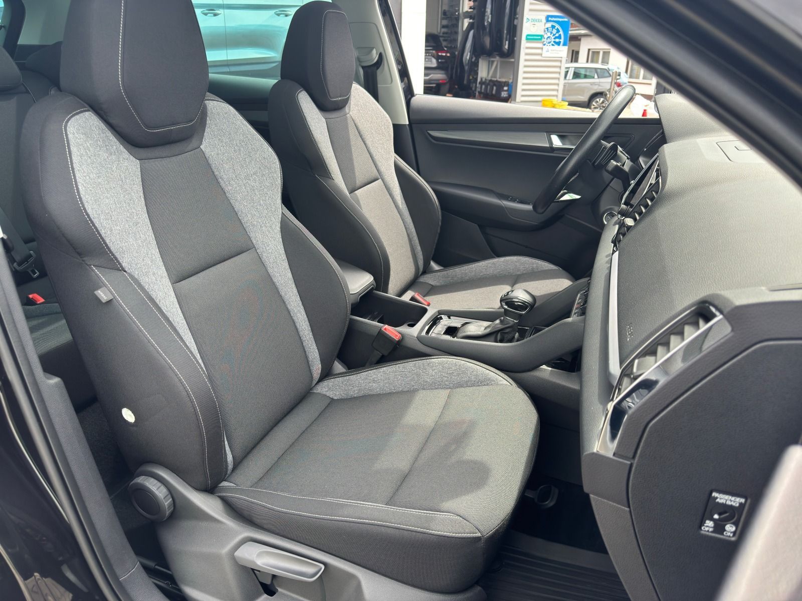 Fahrzeugabbildung SKODA Karoq Clever 4x4 TDI DSG*AHK*StHz**Pano*eHeck