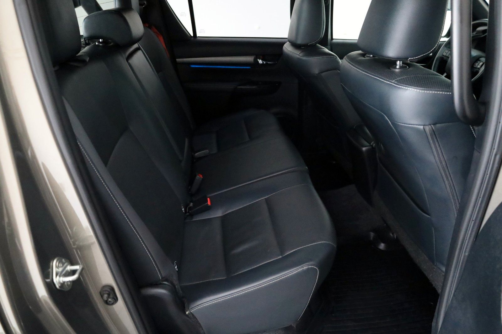 Fahrzeugabbildung Toyota Hilux 2.8 D-4D 4x4Invincible,Leder,ACC,Rollo,AHK