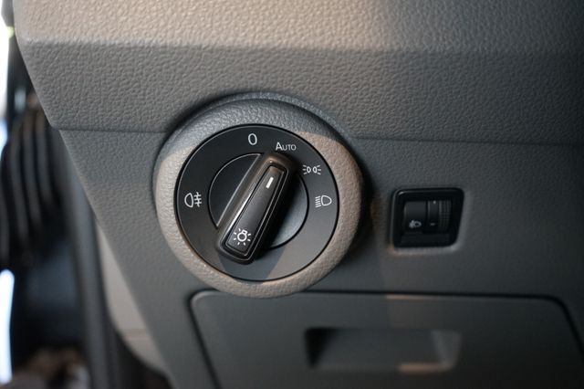 Volkswagen T6 Kombi | Kamera | ACC | App | Alu | 9-Sitzer