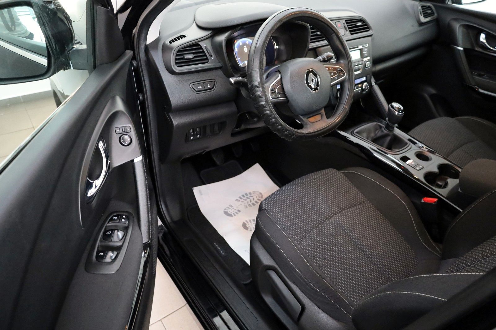 Fahrzeugabbildung Renault Kadjar Life Klima,AHK,8 fach bereift