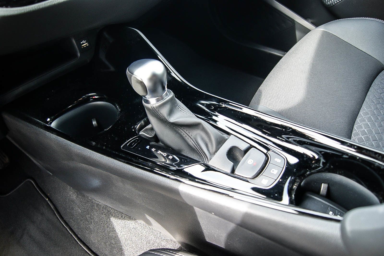 Fahrzeugabbildung Toyota C-HR 1.8 Hybrid Team D NAVI Bi-LED KAMERA