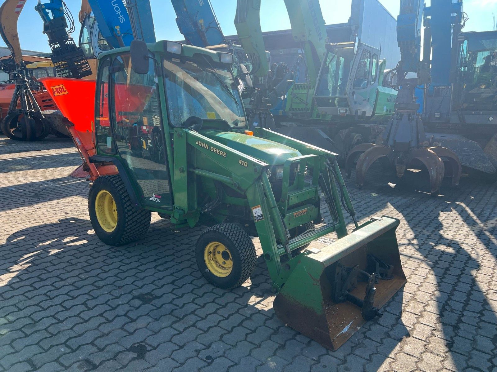Fahrzeugabbildung John Deere 4010 / Allrad / Frontlader / Salzstreuer /