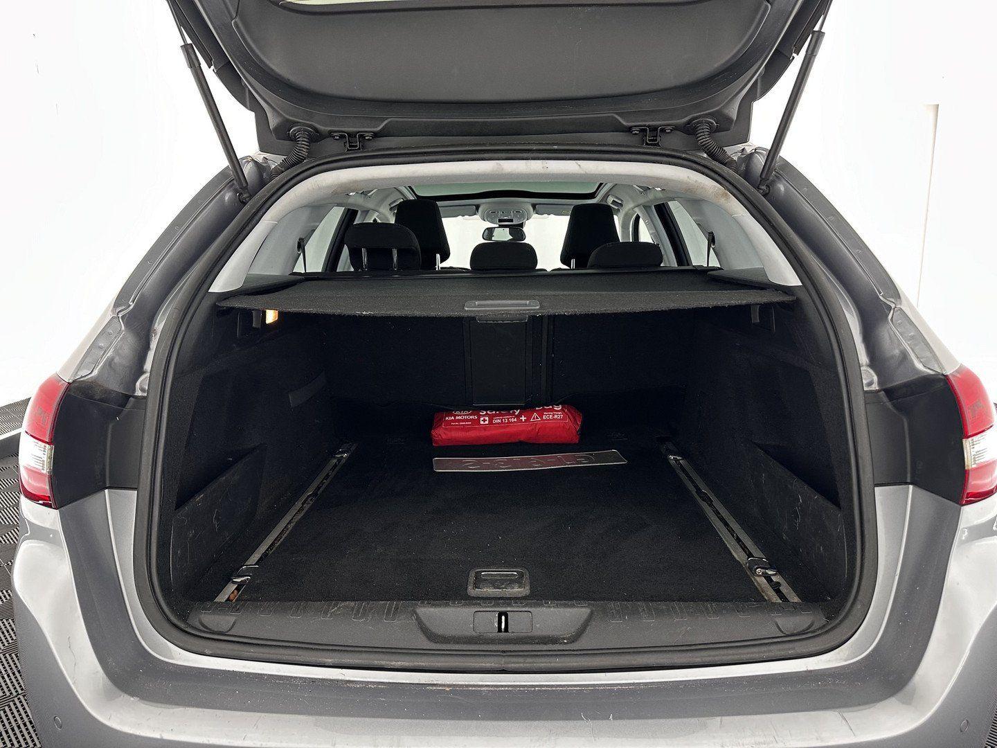 Peugeot 308 2015 — photo 10