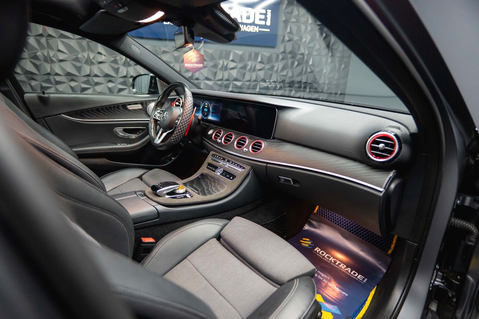 Fahrzeugabbildung Mercedes-Benz E 300de AMG Night-Paket Designo *Pano*ACC*LED*