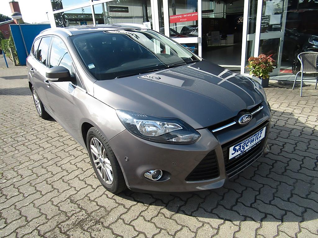 Ford Focus 2014 — interior