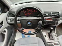 Fahrzeugabbildung BMW 318i Lim. / Automatik Klimaautomatik