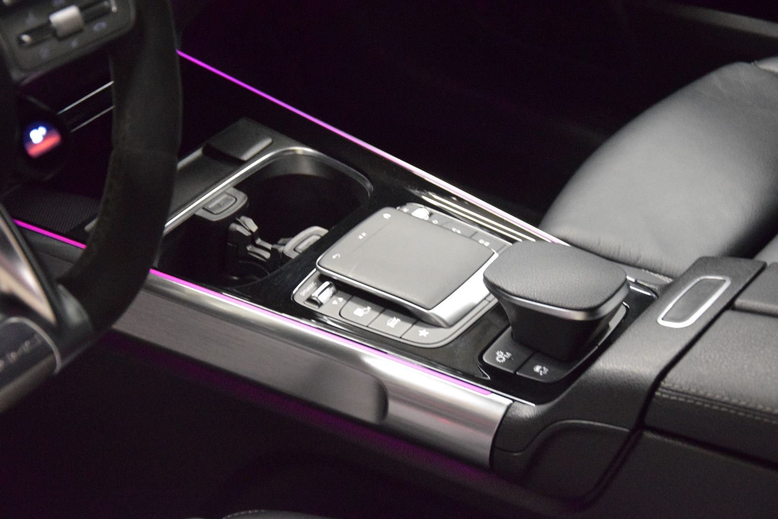 Fahrzeugabbildung Mercedes-Benz GLB 35 AMG 4Matic 360° MBUX Leder AHK Night Ambi
