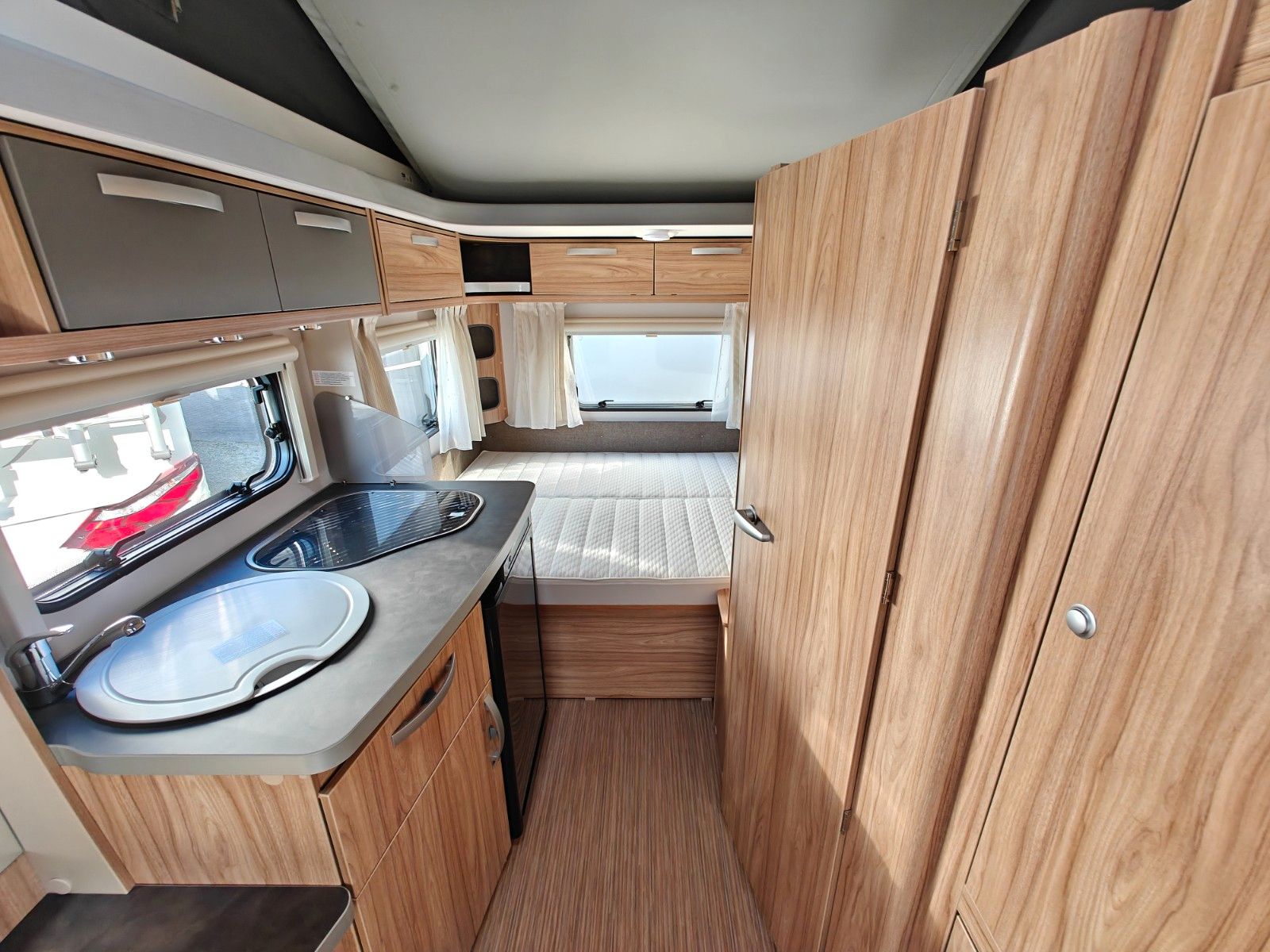 Fahrzeugabbildung HYMER / ERIBA / HYMERCAR Feeling 425 Schlafdach - SPRING SALE -