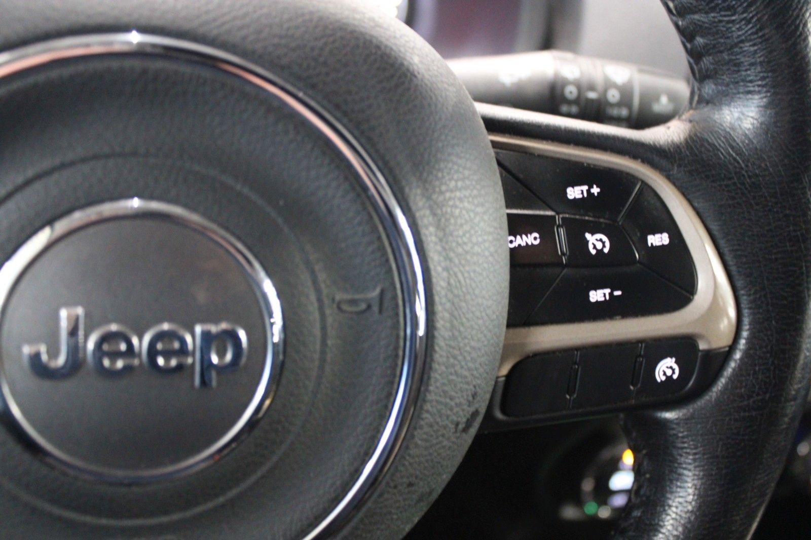 Fahrzeugabbildung Jeep Renegade 2.0 MultiJet Limited 4x4 AUTOMATIK AHK