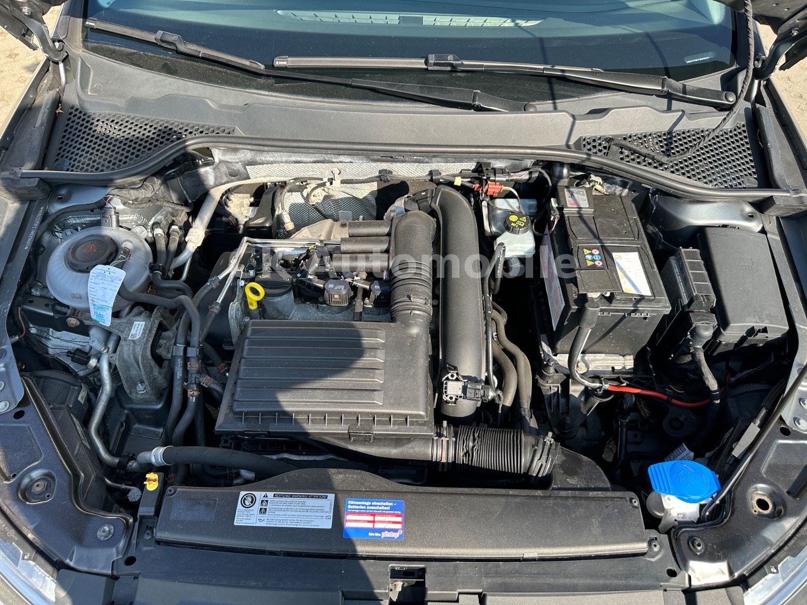 Fahrzeugabbildung SEAT Leon ST 1.5 TSI FR/Navi/Klima/LED/Tempomat/PDC