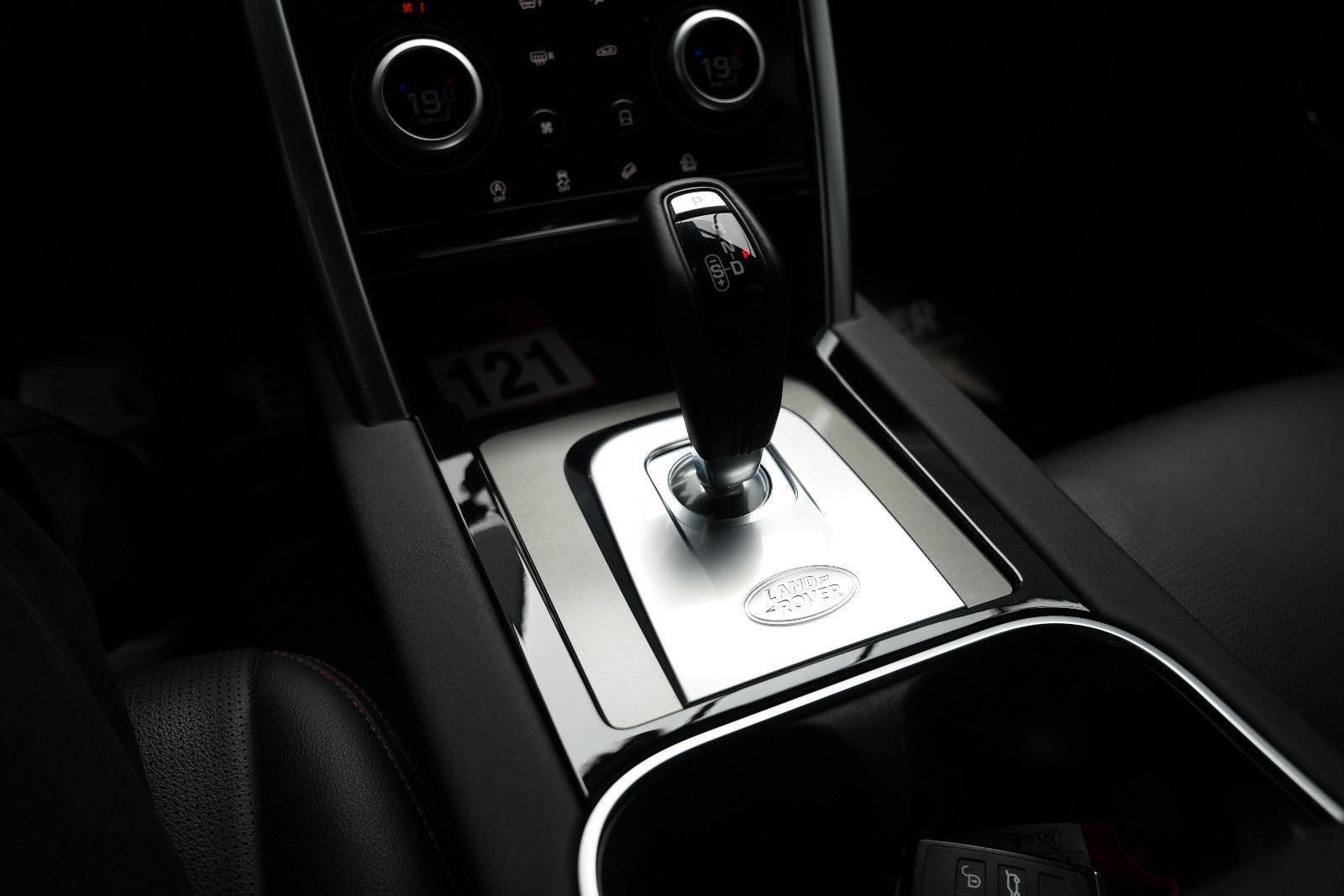 Fahrzeugabbildung Land Rover Discovery Sport /R-Dynamic/LED/R-Cam/Leder/AHK/