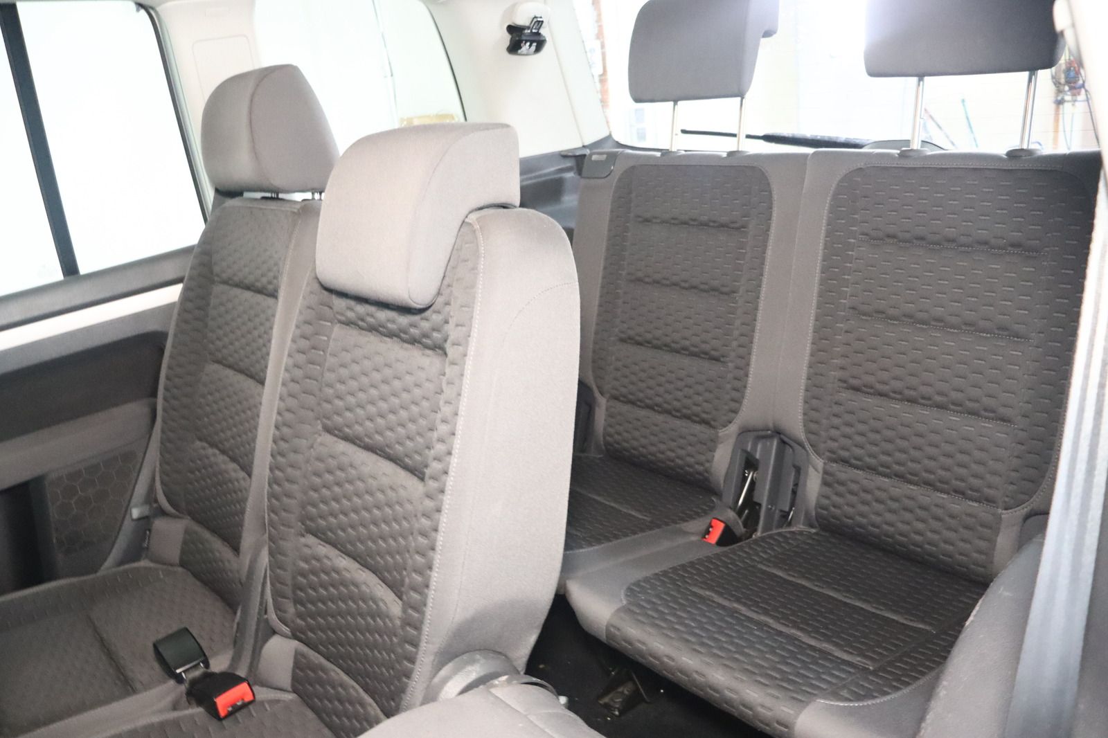 Fahrzeugabbildung Volkswagen Touran 1.4 TSI DSG 7- Sitzer * HU/AU 05.27