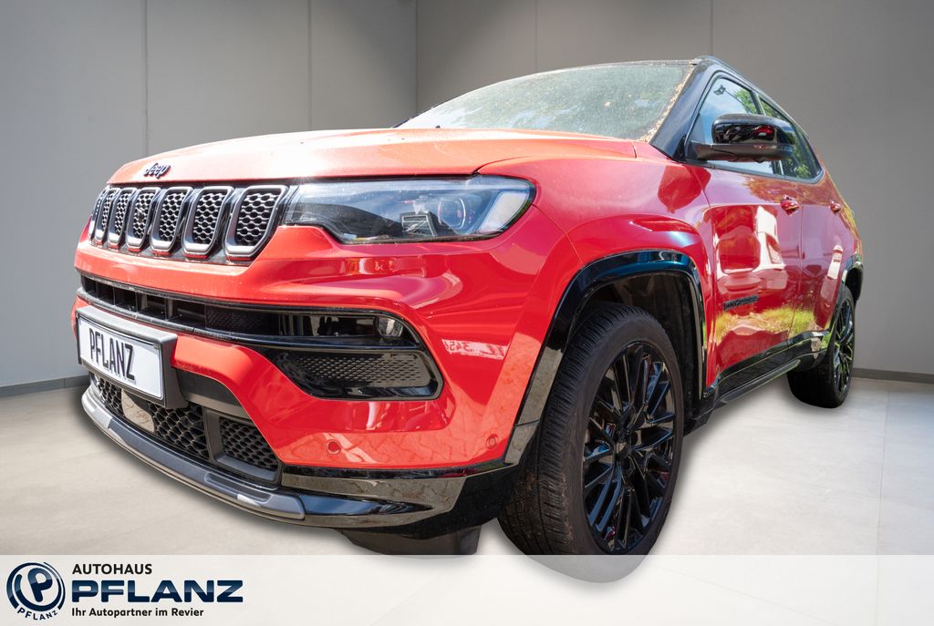 Jeep Compass — hlavná fotografia