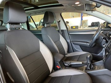 Skoda Octavia Combi Joy *1.HAND*PANO*ACC*NAVI*PDC*