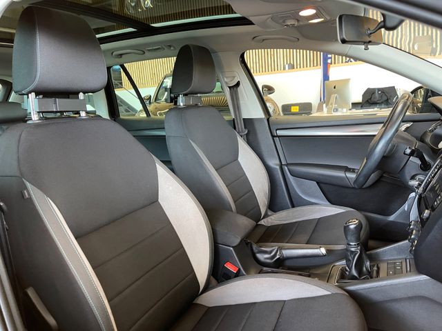 Skoda Octavia Combi Joy *1.HAND*PANO*ACC*NAVI*PDC*