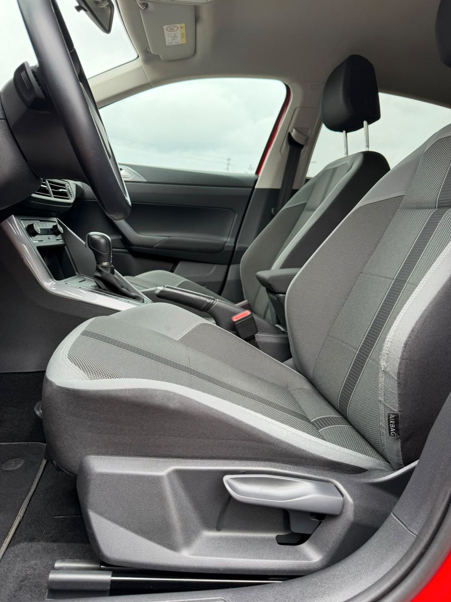 Fahrzeugabbildung Volkswagen Polo VI Highline Automatik Sitzhzg Abstand uvm.