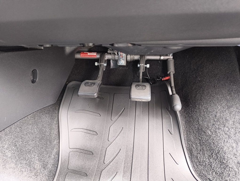 Fahrzeugabbildung SEAT Leon FR 2.0 TDI + mit Fahrschul Kit