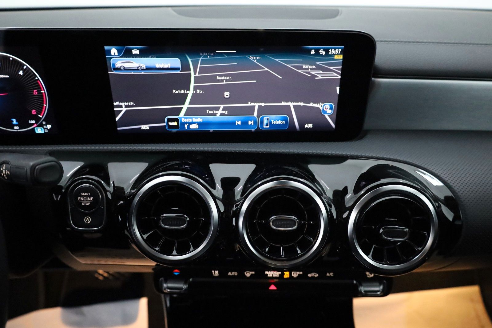 Fahrzeugabbildung Mercedes-Benz CLA 200d SB, T.Leder,Navi,Night-Paket,LED,SH +WR