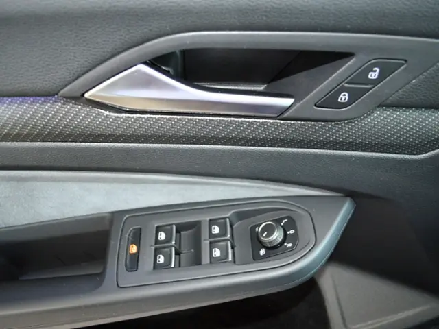 Volkswagen Golf VIII R 2,0 TSI DSG 4M. Performance NAVI PAN, миниатюра 12