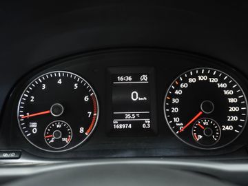 Volkswagen Touran - 10