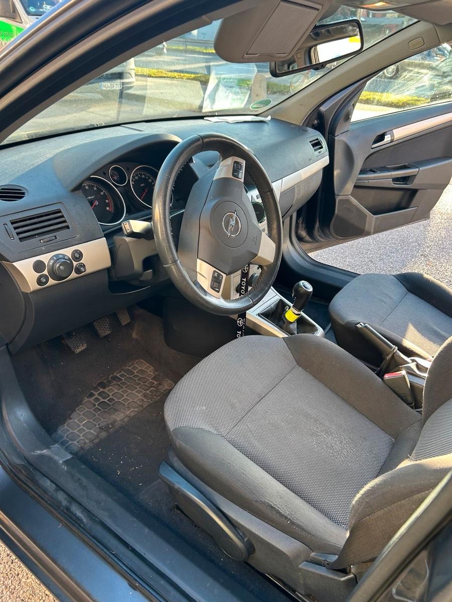 Opel Astra 2008 — photo 10